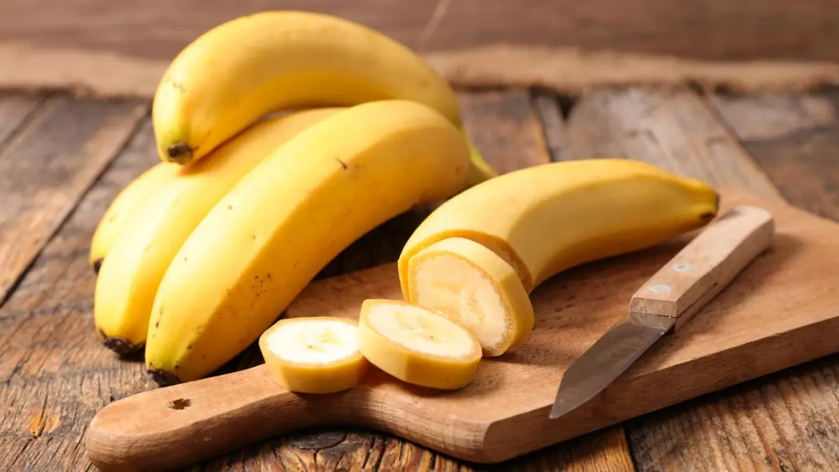 Comer banana todos os dias muda isso na saúde do seu coração e digestão